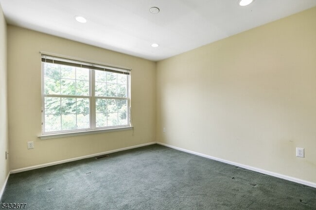 Building Photo - 8 Hopkinson Ct