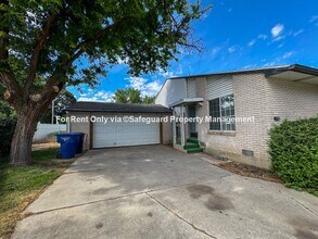 Building Photo - Charming 3-Bedroom Duplex w/ Garage & Shared Yard