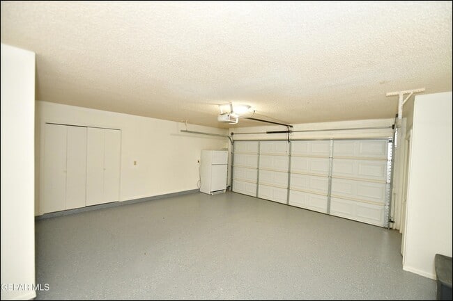 Building Photo - 5852 Mira Serena Dr