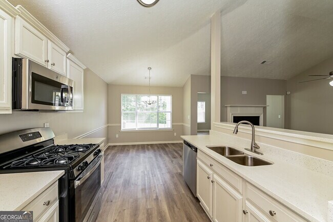 Building Photo - 1825 Courtyard Ln
