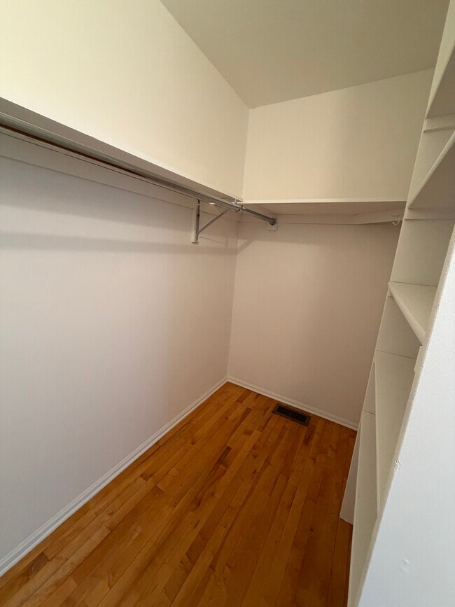 Building Photo - 660 Bayberry Ln