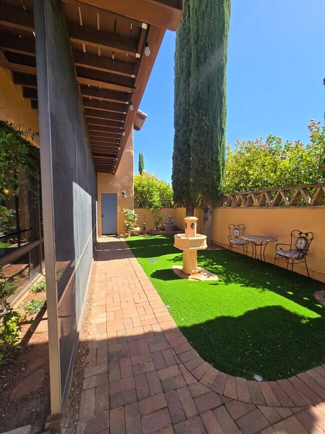 Building Photo - Furnished, 6-12 month rental