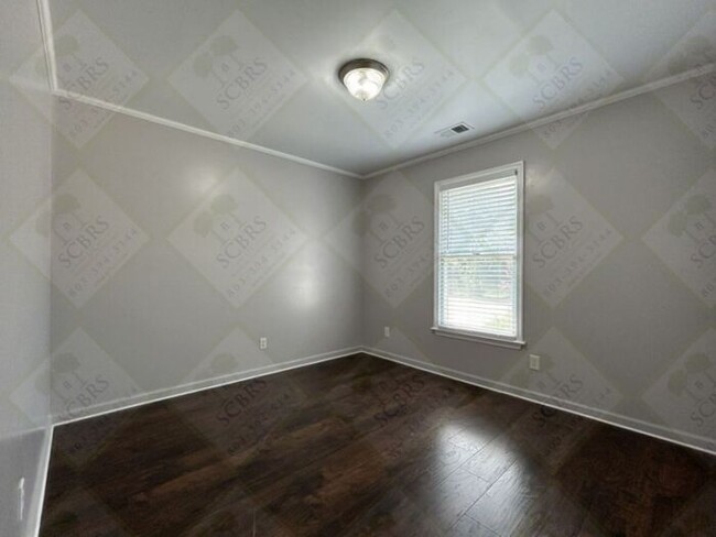 Building Photo - Cozy 2-Bedroom Duplex with Wood Floors & S...