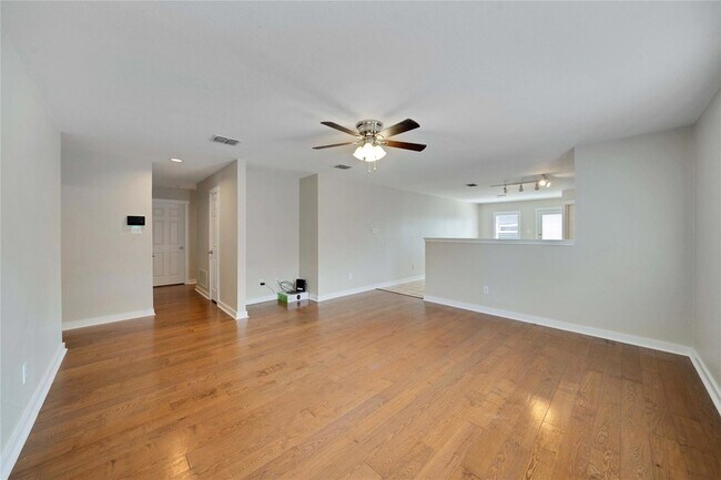 Building Photo - 716 Preston Dr