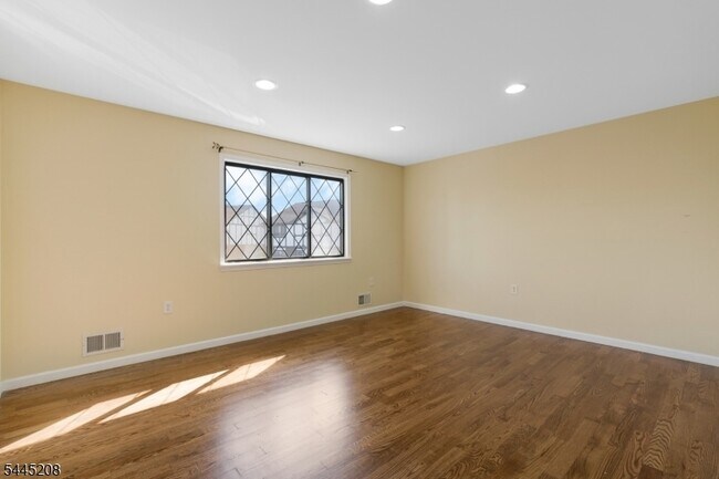 Building Photo - 182 Wildflower Ln