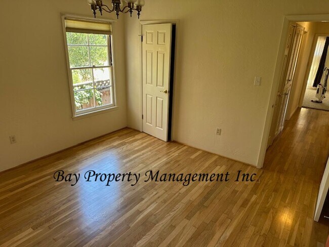 Building Photo - Charming 2 Bedroom, 1.5 Bath Home Near Riv...