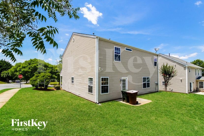 Building Photo - 6000 Black Willow Dr
