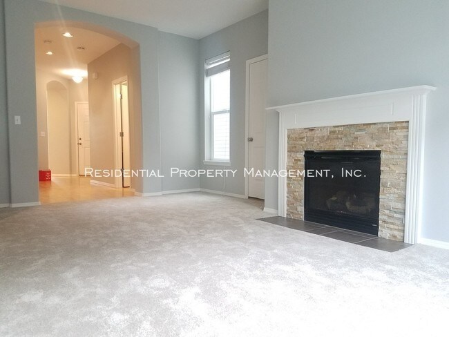 Building Photo - 2 Story Home in Arbor Vineyards neighborhood!