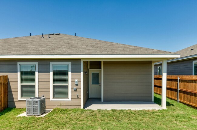 Building Photo - GORGEOUS 3 BEDROOM DUPLEX LOCATED IN MIDLO...