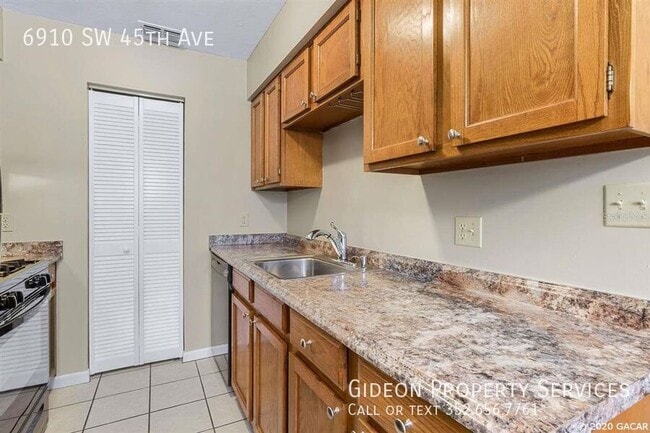 Building Photo - 6910 SW 45th Ave