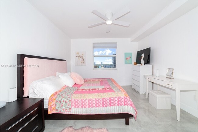 Building Photo - 17150 N Bay Rd