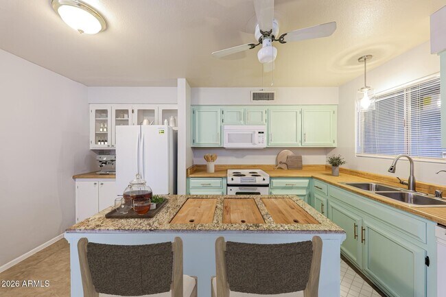 Building Photo - 18422 N 30th Ln