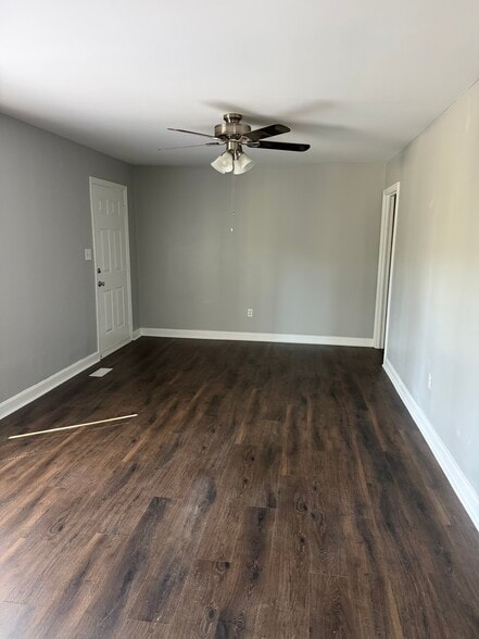 Building Photo - 1401 10th Ave