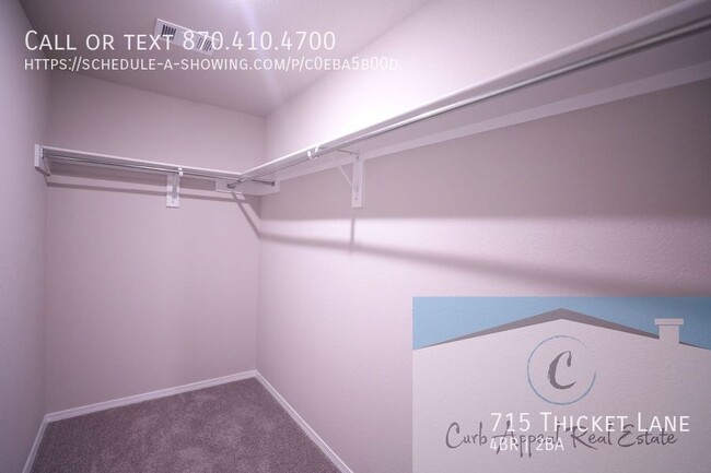 Building Photo - 715 Thicket Ln