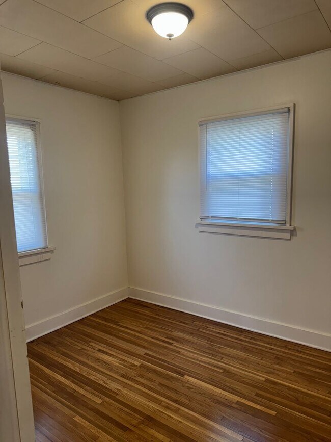 Building Photo - Cozy 2 Bedroom Home – Lawn Care & Snow Removal Included!