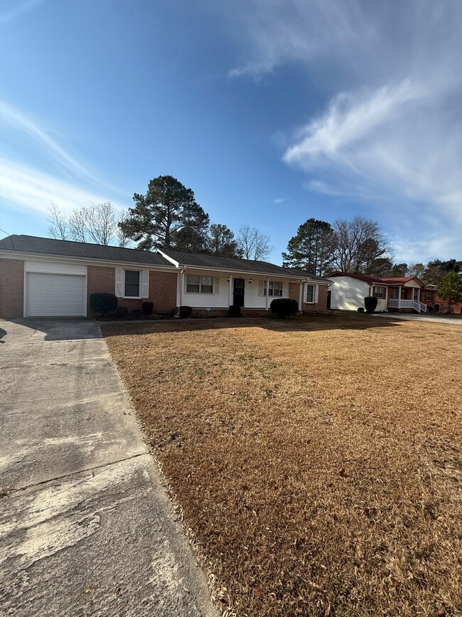 Building Photo - 1039 Kingsley Rd