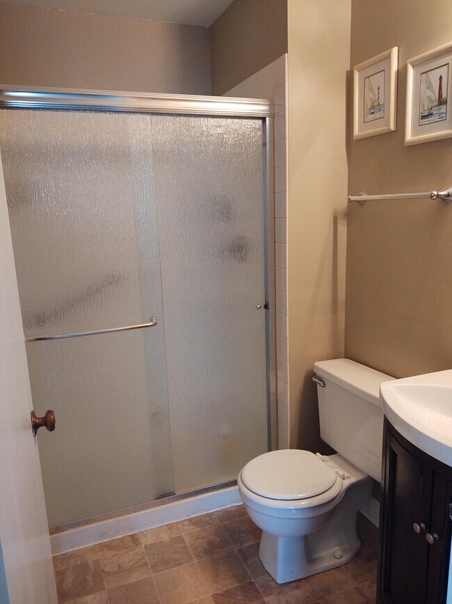 Master bath - 2600 Northampton Dr