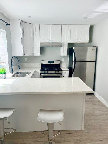 Building Photo - 2437 Cochran Ave