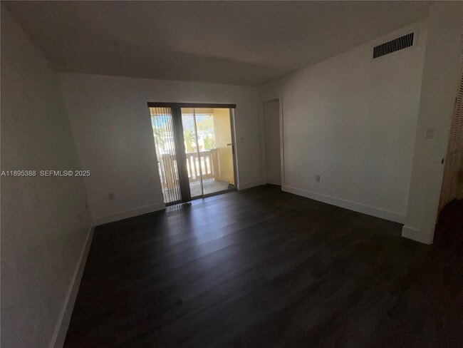 Building Photo - 8405 SW 137th Ave