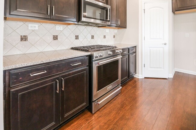 Building Photo - Stunning 4BD, 3BA Cary Home in Prime Locat...