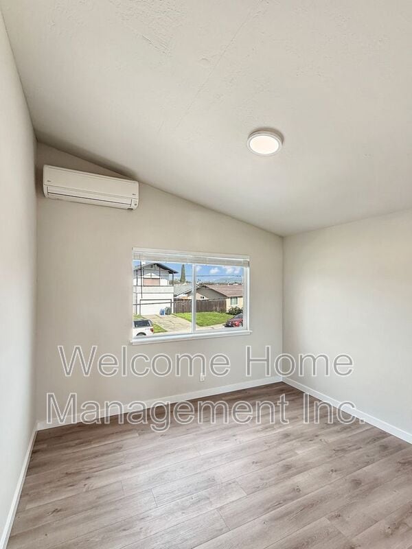 Building Photo - 179 Brown Dr