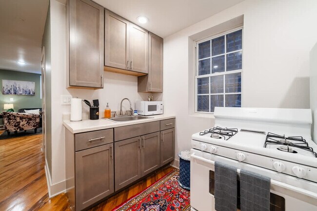 Building Photo - 1638 N Western Ave