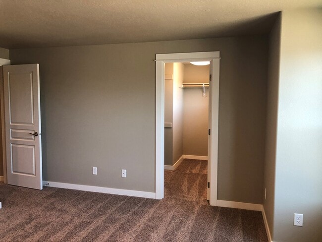 Building Photo - Beautiful newer 4 bedroom house in Coburg!