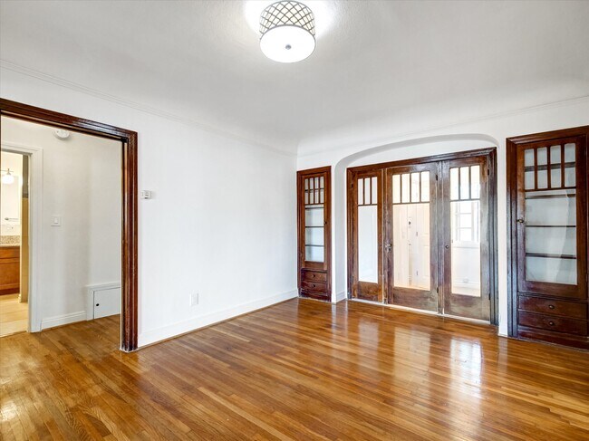 Building Photo - 243 N Berendo St