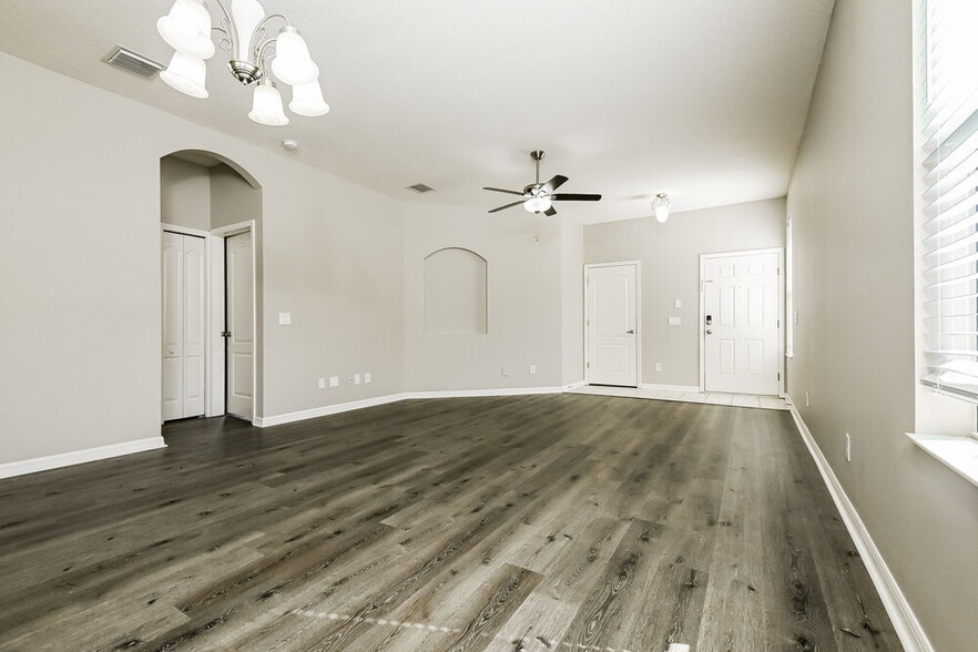 Building Photo - 12611 Geneva Glade Dr