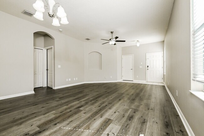 Building Photo - 12611 Geneva Glade Dr