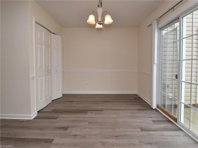 Building Photo - 3922 Village Park Ct