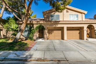 Building Photo - Stunning Townhouse in Prime Green Valley L...