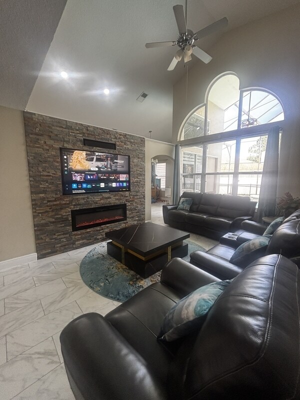 Building Photo - 12672 Lakebrook Dr
