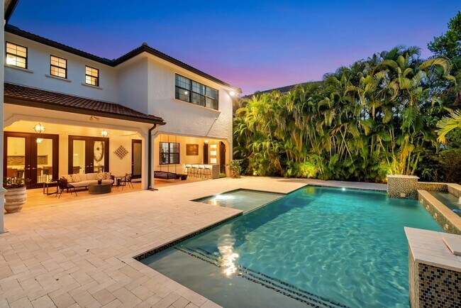 Building Photo - 17710 Cadena Dr