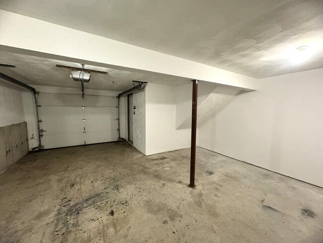 Building Photo - 75 Treaty Ct
