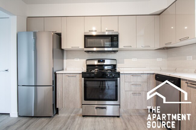 Building Photo - 7621 N Sheridan Rd