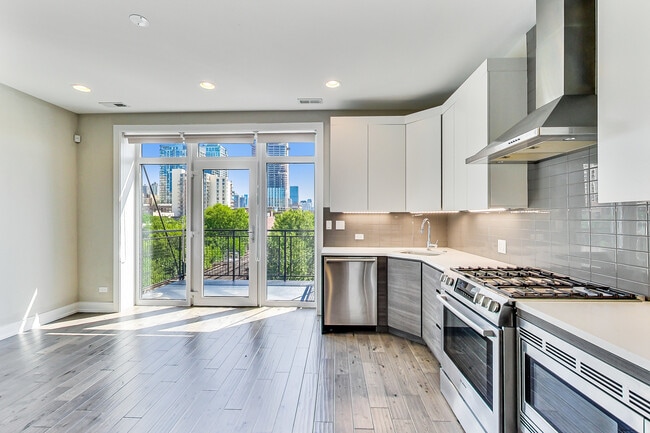 Building Photo - 317 W Evergreen Ave