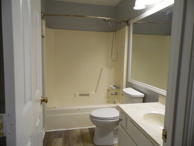 Building Photo - 904 Wyndham Hills Dr