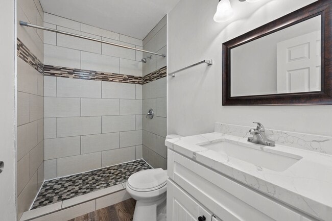 Building Photo - Dual private outdoor spaces!