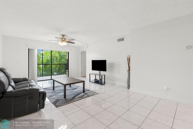 Building Photo - 6575 W Oakland Park Blvd