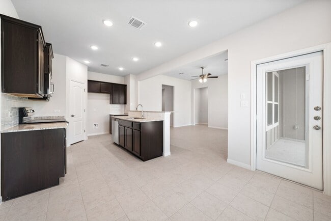 Building Photo - 4 Bedroom Home in Troy ISD!