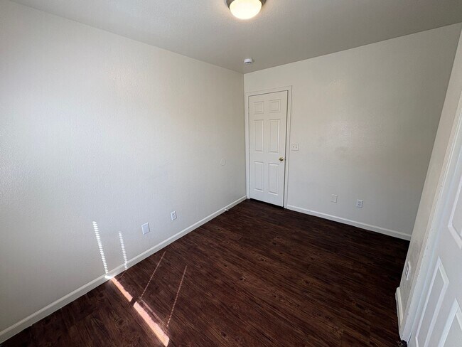 Building Photo - 1747 W Connelly Ave