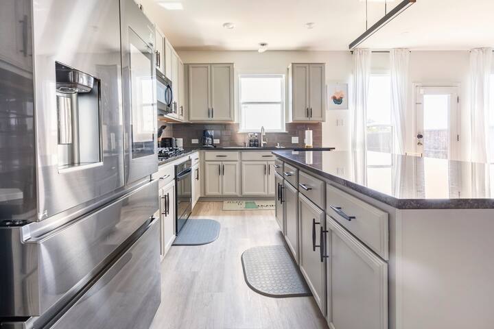 Building Photo - 528 Bronze Forest Dr