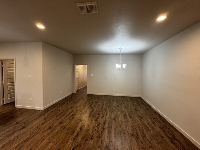 Building Photo - **MOVE IN SPECIAL** Townhome Located South Of Town Near Cooper Elementary