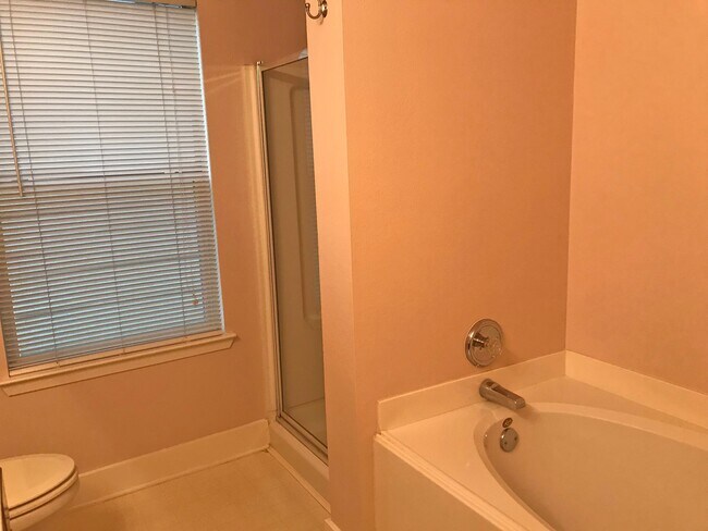 Building Photo - 26885 Kings Park Hollow Dr