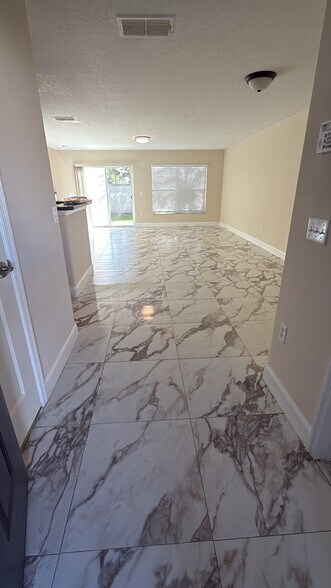 Building Photo - 2504 Aventurine St