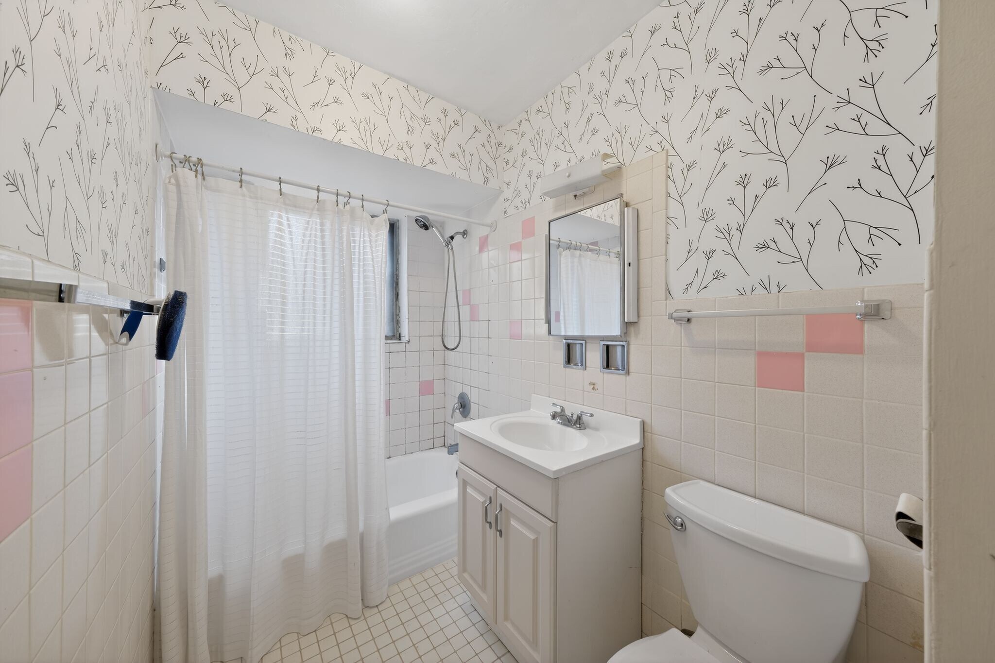 Building Photo - 221 Dodge Ave