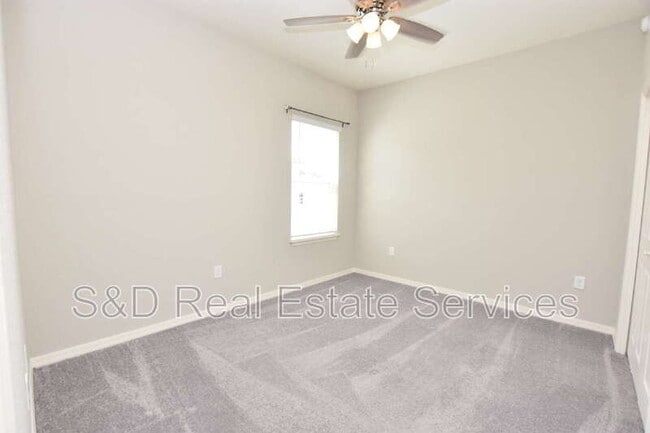 Building Photo - 920 Montgomery Ln