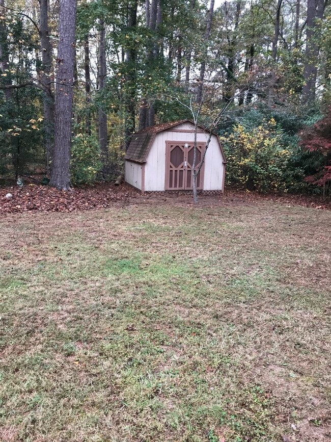 Building Photo - Your new home Awaits!