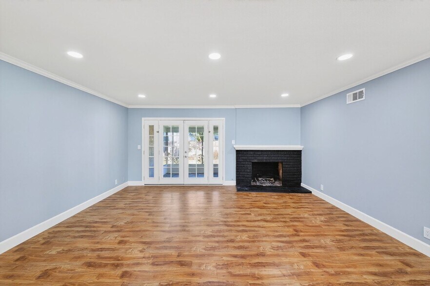 Building Photo - 2381 N Bellflower Blvd